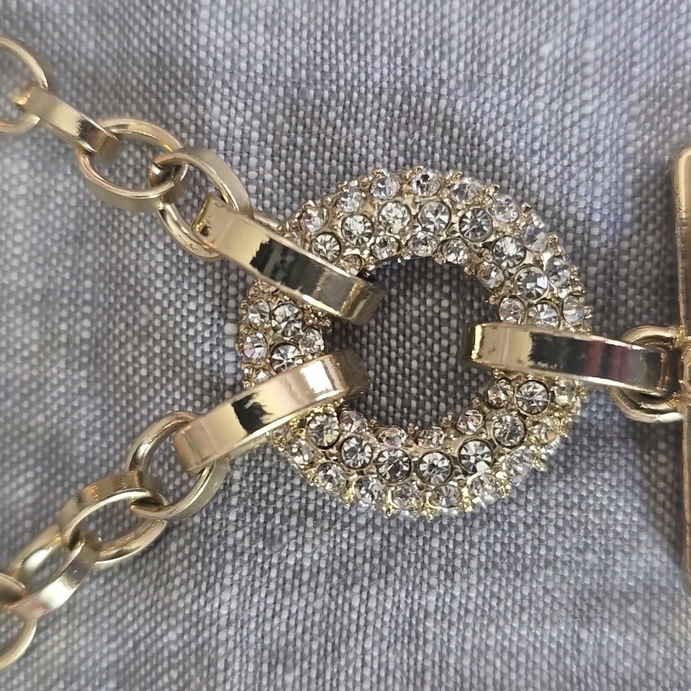 Ann Taylor Elegant Gold and Black Pendant Necklace - Picture 4 of 10